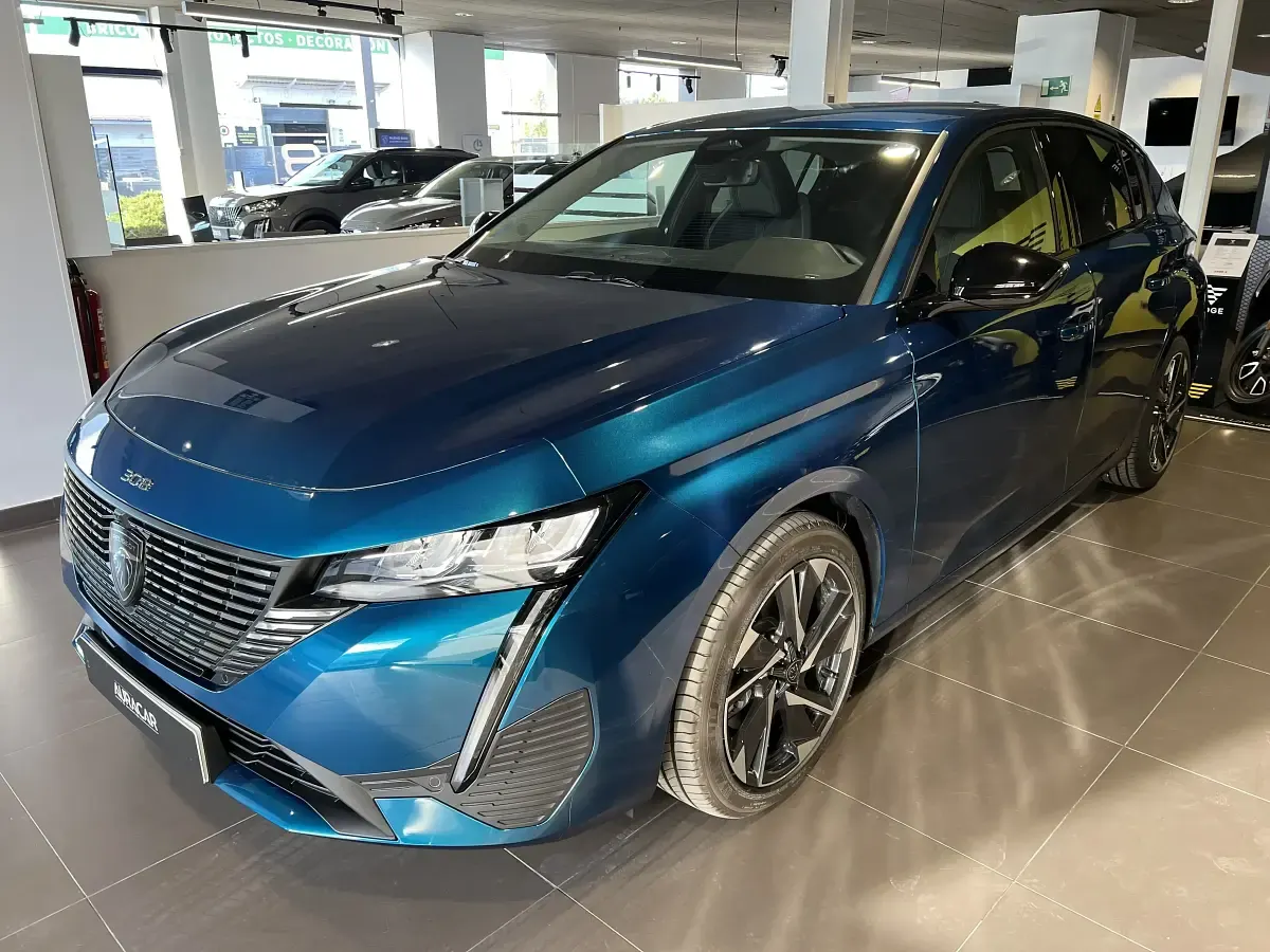 Usado Peugeot 308 Allure 145 CV (106 kW) 2025 Azul Berlina