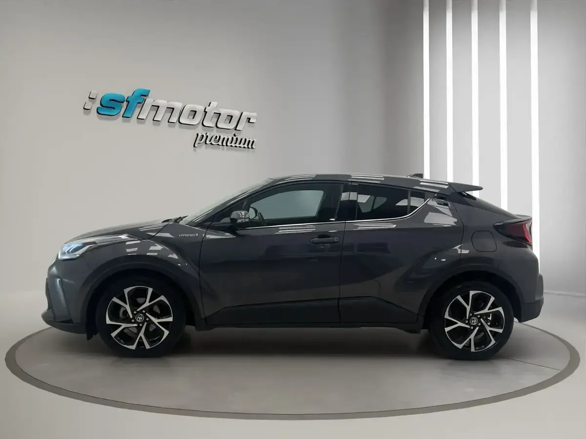 Usado Toyota C-HR Advance 122 CV (89 kW) 2021 Gris / plata SUV