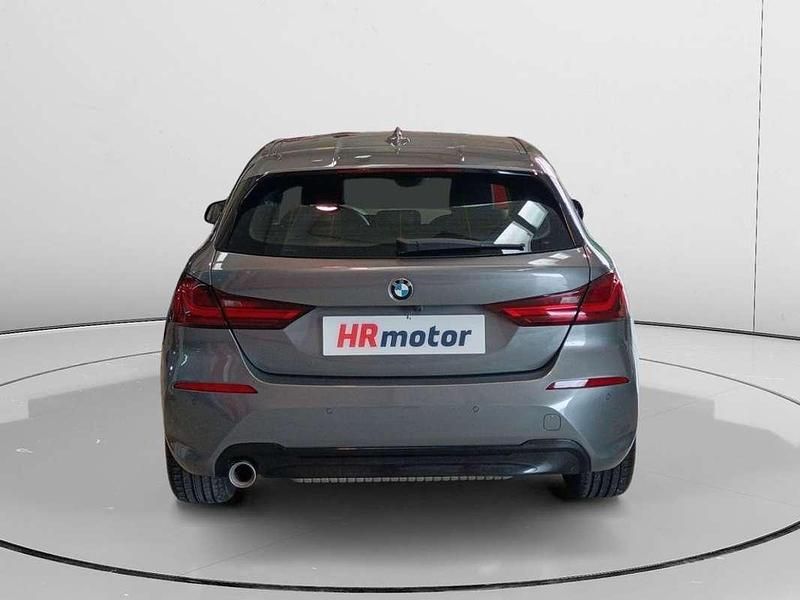 Usado BMW 118 Comfort Edition 136 CV (100 kW) 2023 Gris Utilitario