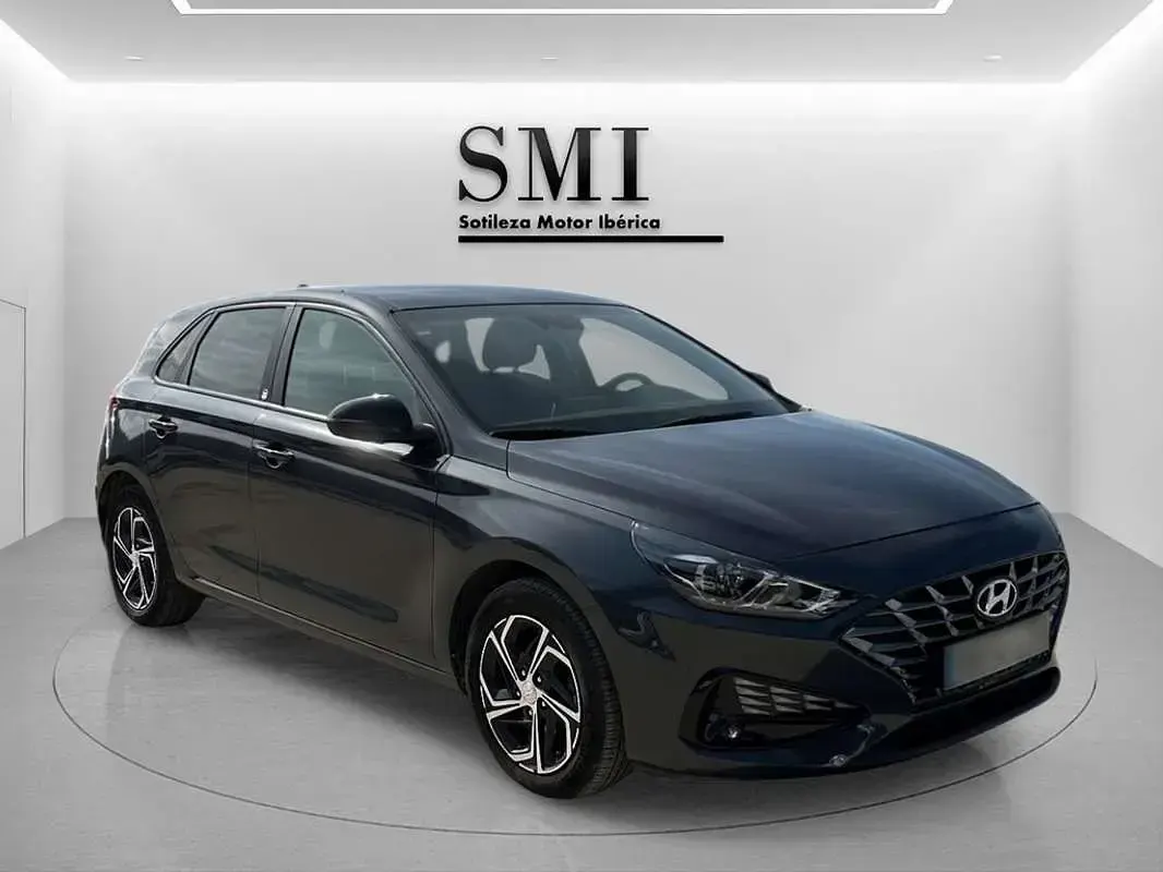 Usado Hyundai i30 120 CV (88 kW) 2022 Gris Utilitario