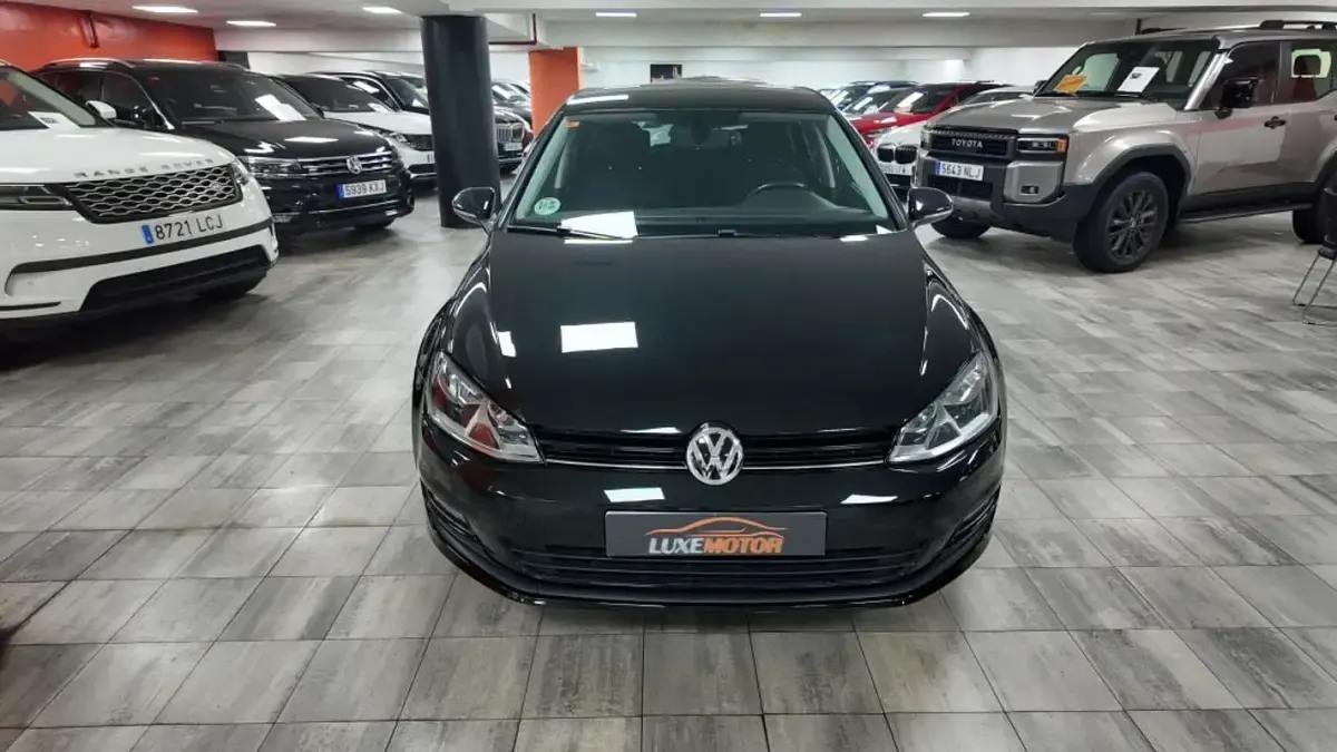 Käytetty VW Golf VII Advance 105 HP (77 kW) 2014 Musta Viistoperä