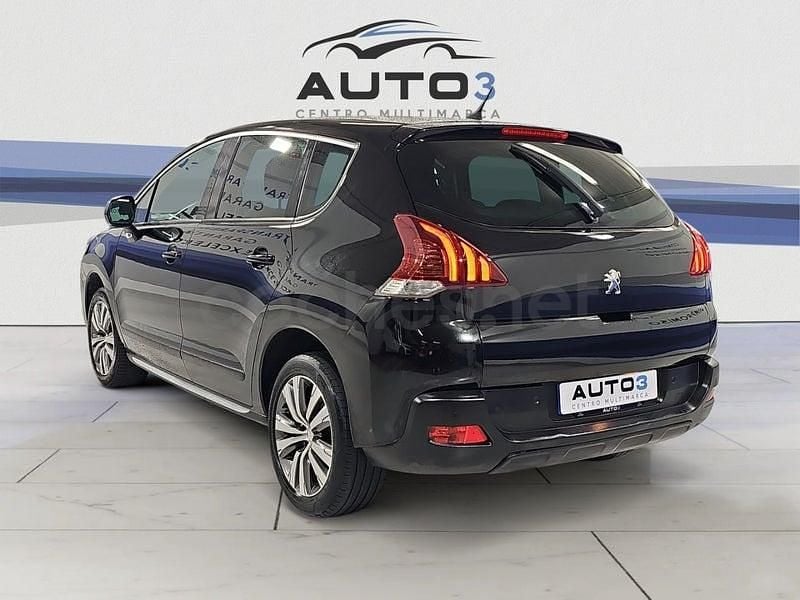 Usado Peugeot 3008 Allure 120 CV (88 kW) 2015 Negro Familiar