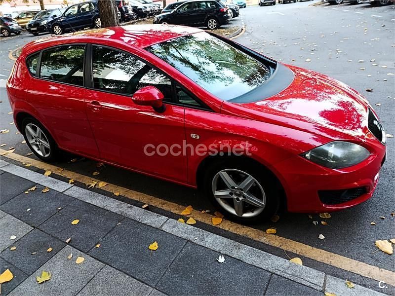 Usado Seat Leon Copa 90 CV (66 kW) 2011 Rojo Berlina