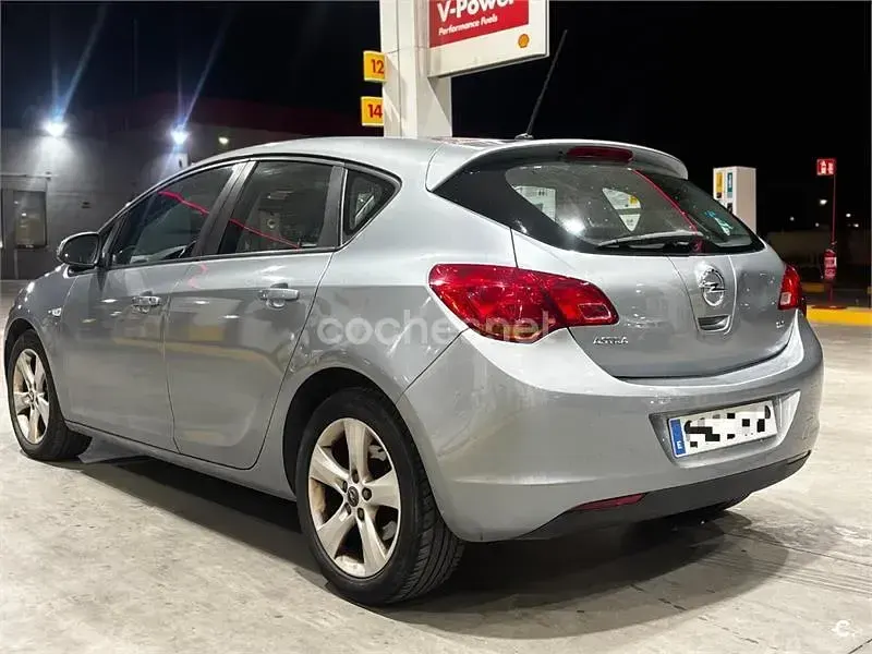 Usado Opel Astra Sportive 110 CV (80 kW) 2012 Gris / plata Berlina