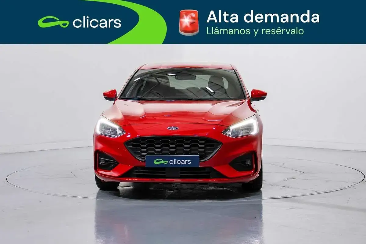 Usado Ford Focus ST-Line 125 CV (91 kW) 2021 Rojo Utilitario