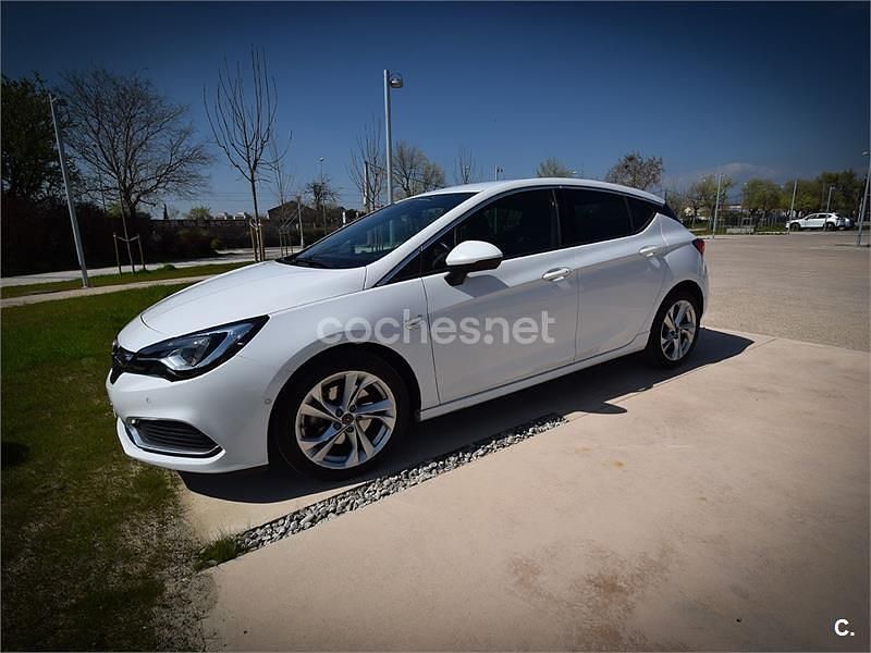 Begagnad Opel Astra Business 136 HK (100 kW) 2018 Vit Sedan
