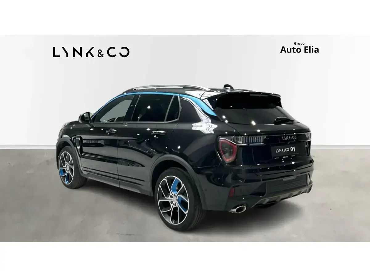 Begagnad Lynk & Co 01 261 HK (191 kW) 2023 Svart SUV