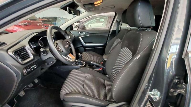 Używany Kia Ceed 101 KM (74 kW) 2025 Hatchback