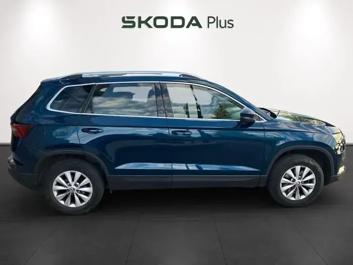Usado Skoda Karoq Ambition 150 CV (110 kW) 2022 Azul SUV