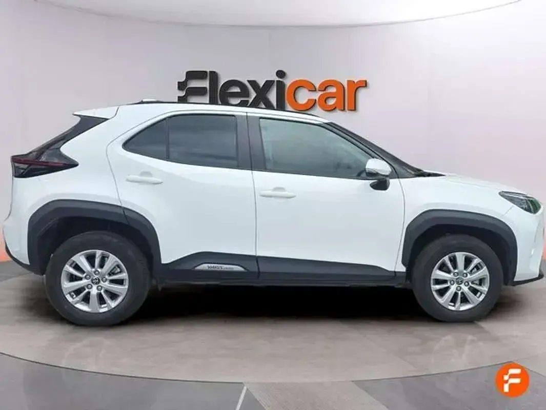 Usado Toyota Yaris Cross Business Edition 131 CV (96 kW) 2025 Blanco SUV