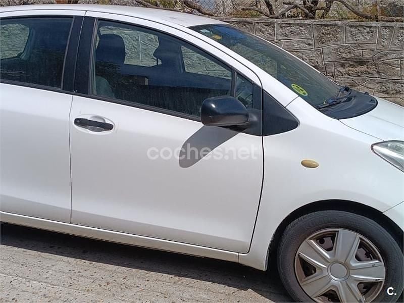 Usado Toyota Yaris 90 CV (66 kW) 2009 Blanco Utilitario