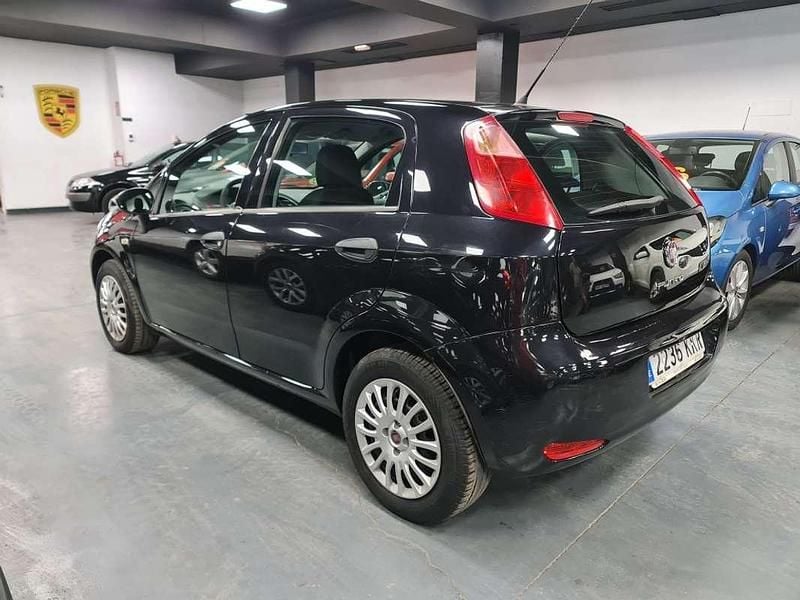 Usado Fiat Punto S 77 CV (56 kW) 2018 Negro Utilitario