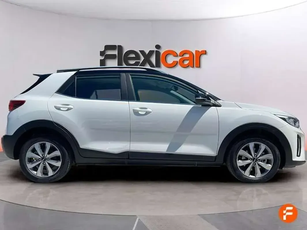 Usado Kia Stonic 120 CV (88 kW) 2023 Blanco SUV