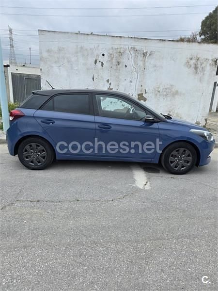 Begagnad Hyundai i20 84 HK (61 kW) 2017 Blå Sedan