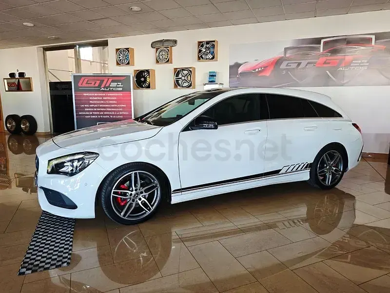 Usado Mercedes CLA180 Shooting Brake 122 CV (89 kW) 2018 Blanco Familiar