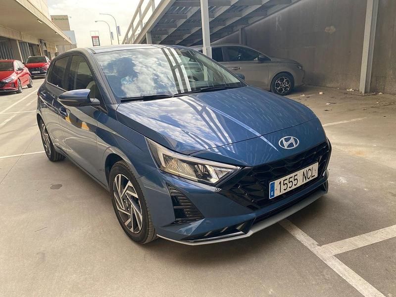 Usado Hyundai i20 100 CV (73 kW) 2025 Azul Utilitario