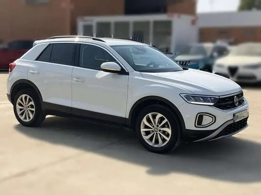Usado VW T-Roc Life 110 CV (80 kW) 2023 Blanco SUV