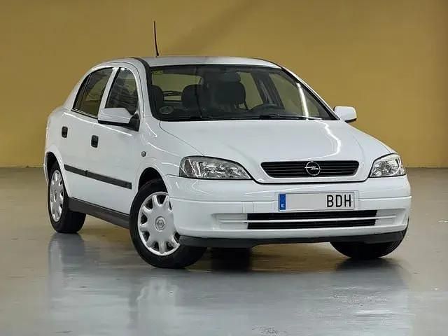 Brugt Opel Astra Comfort 100 HK (73 kW) 2000 Hvid Hatchback