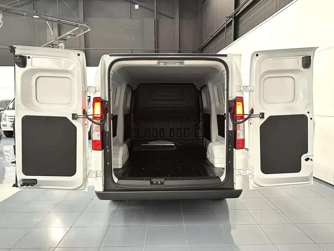 Nuevo DFSK EC75 69 kW (95 CV) 2026 Blanco Van
