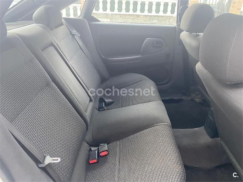 Usado Mazda 323F 90 CV (66 kW) 1997 Blanco Berlina