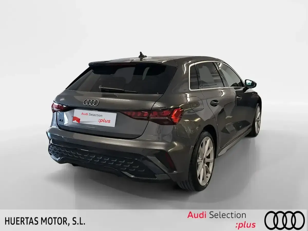 Usado Audi A3 S-Line 150 CV (110 kW) 2025 Gris / plata Berlina