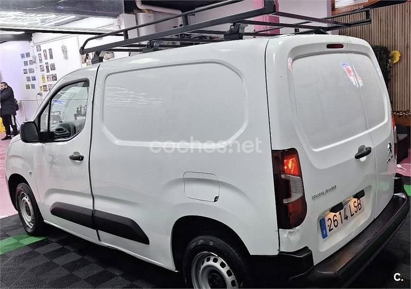 Usado Citroën Berlingo Live 102 CV (75 kW) 2022 Blanco Monovolumen