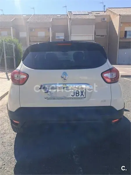 Usado Renault Captur Zen 90 CV (66 kW) 2014 Blanco SUV
