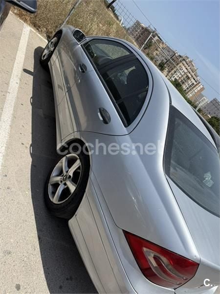 Usado Mercedes C220 Classic 143 CV (105 kW) 2005 Gris / plata Berlina