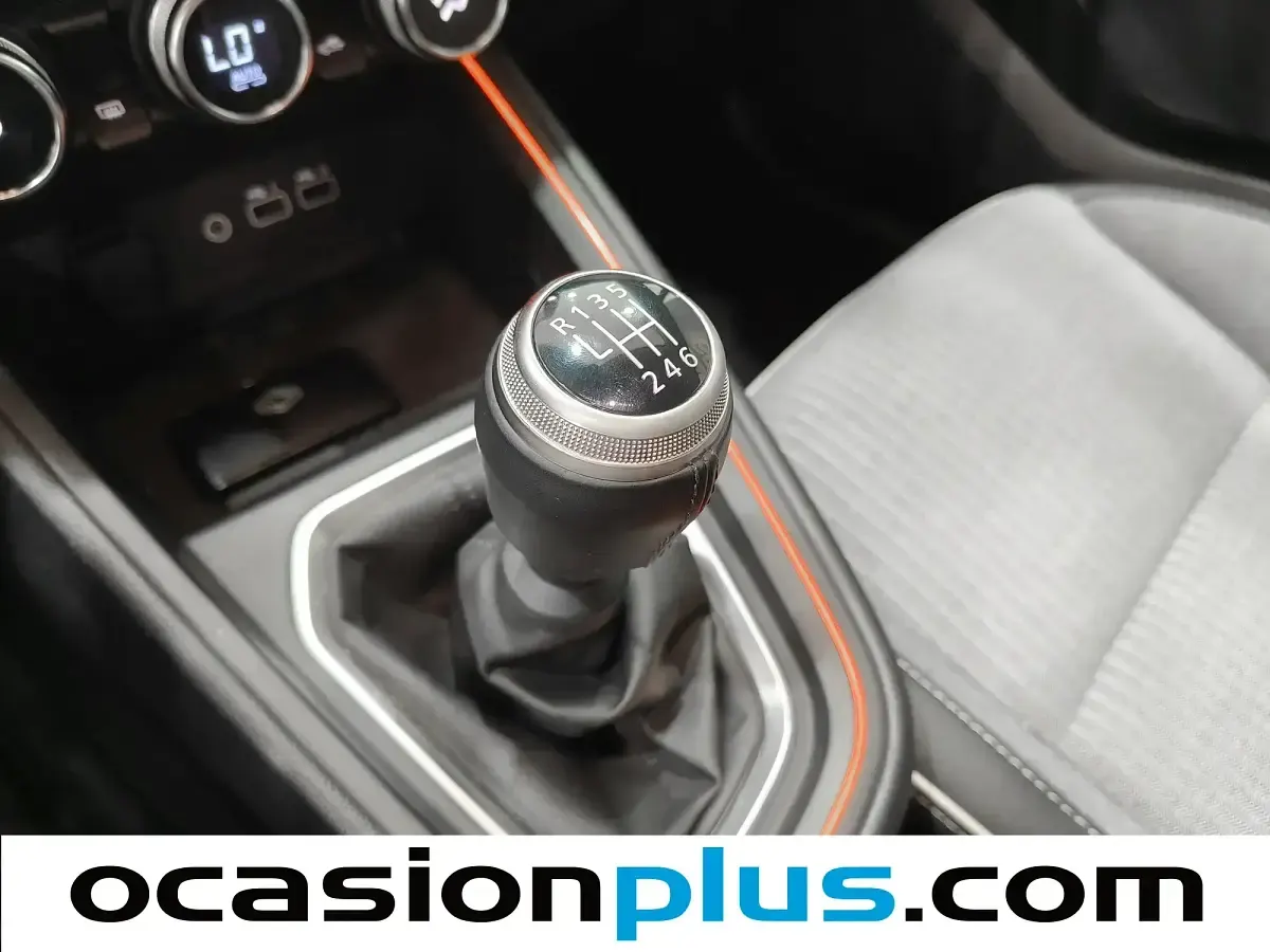 Usado Renault Clio V Techno 90 CV (66 kW) 2025 Naranja Berlina