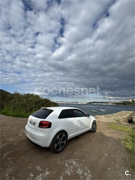 Blanco Usado 2012 Audi A3 Attraction Utilitario | 7500 € (Precio justo) - Imagen 1/4