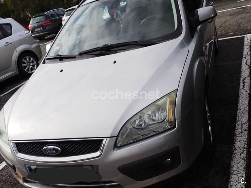 Usado Ford Focus Ghia 136 CV (100 kW) 2006 Gris / plata Familiar