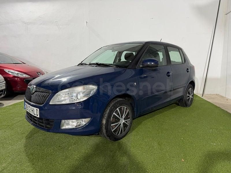 Usado Skoda Fabia Active 60 CV (44 kW) 2012 Azul Berlina