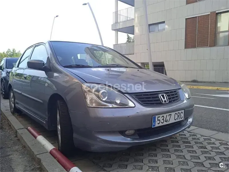 Usado Honda Civic LS 110 CV (80 kW) 2004 Gris / plata Berlina