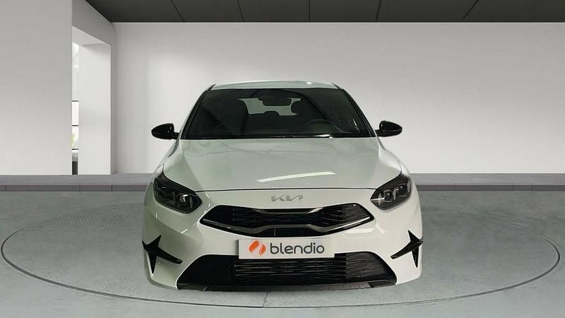 Usado Kia Ceed Style 100 CV (73 kW) 2024 Blanco Utilitario