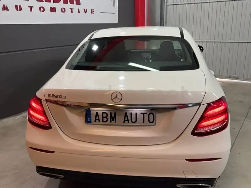 Usado Mercedes E200 160 CV (117 kW) 2019 Blanco Berlina