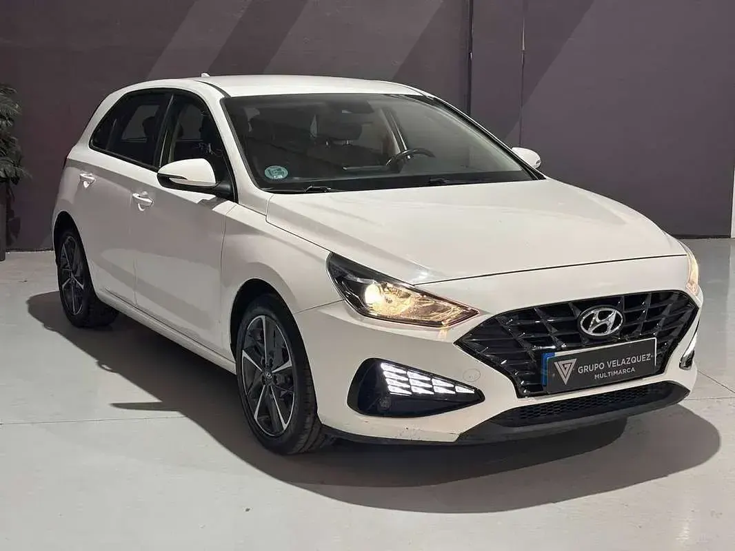 Usado Hyundai i30 110 CV (80 kW) 2023 Blanco Utilitario