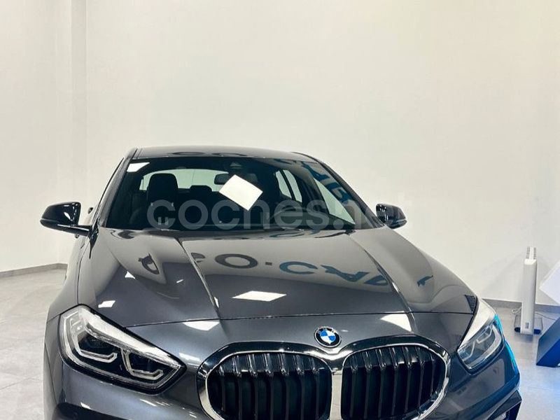 Gris / plata Usado 2020 BMW 116 Sport Line Utilitario | 19.900 € (Un poco caro) - Imagen 1/4