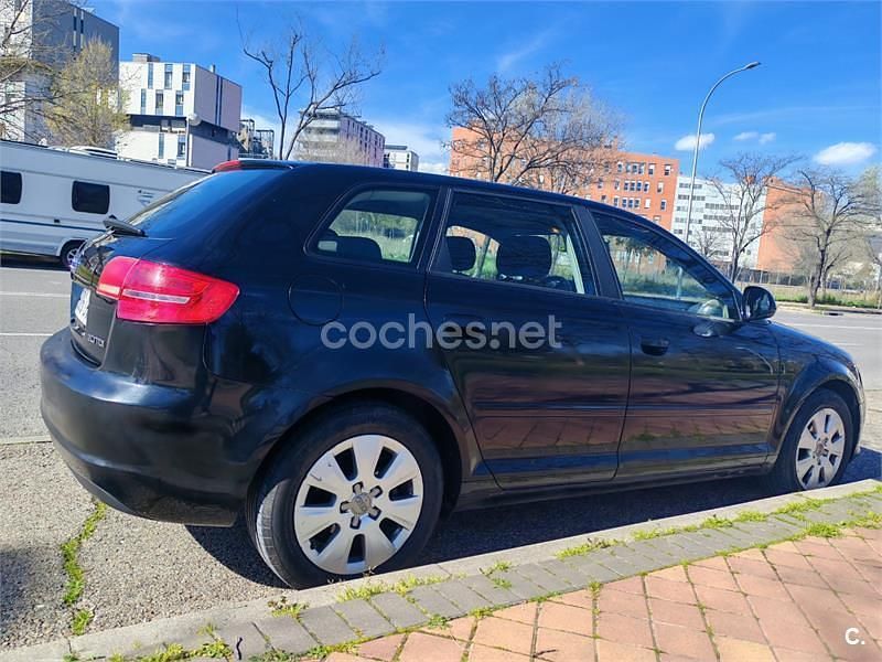 Usado Audi A3 Ambiente 140 CV (102 kW) 2010 Negro Utilitario