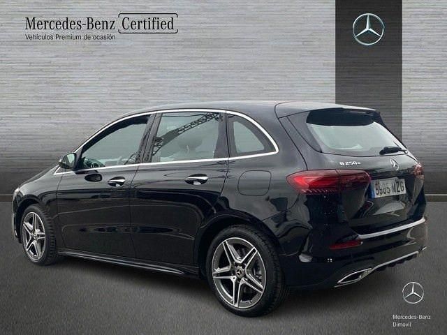 Usado Mercedes B250e 218 CV (160 kW) 2024 Negro noche Utilitario