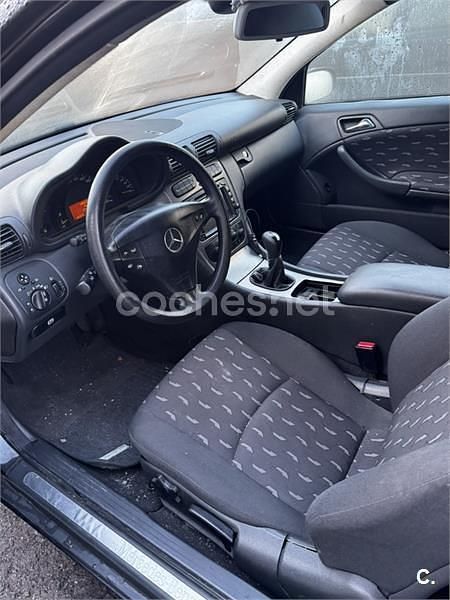 Usado Mercedes C180 129 CV (94 kW) 2001 Negro Berlina