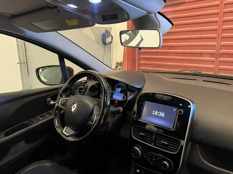 Usado Renault Clio IV Zen 90 CV (66 kW) 2017 Gris / plata Berlina
