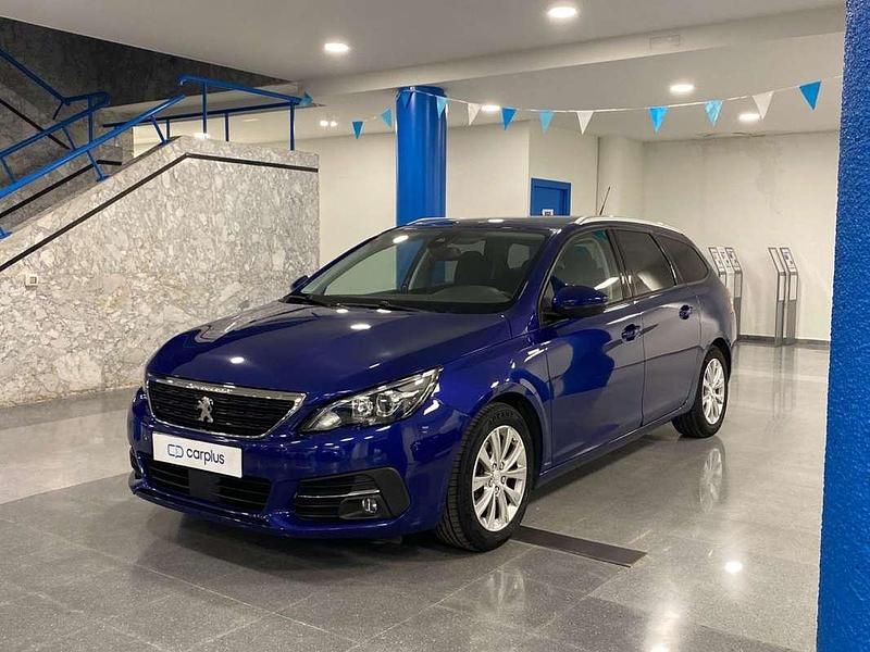 Usado Peugeot 308 SW Style 100 CV (73 kW) 2019 Azul Familiar