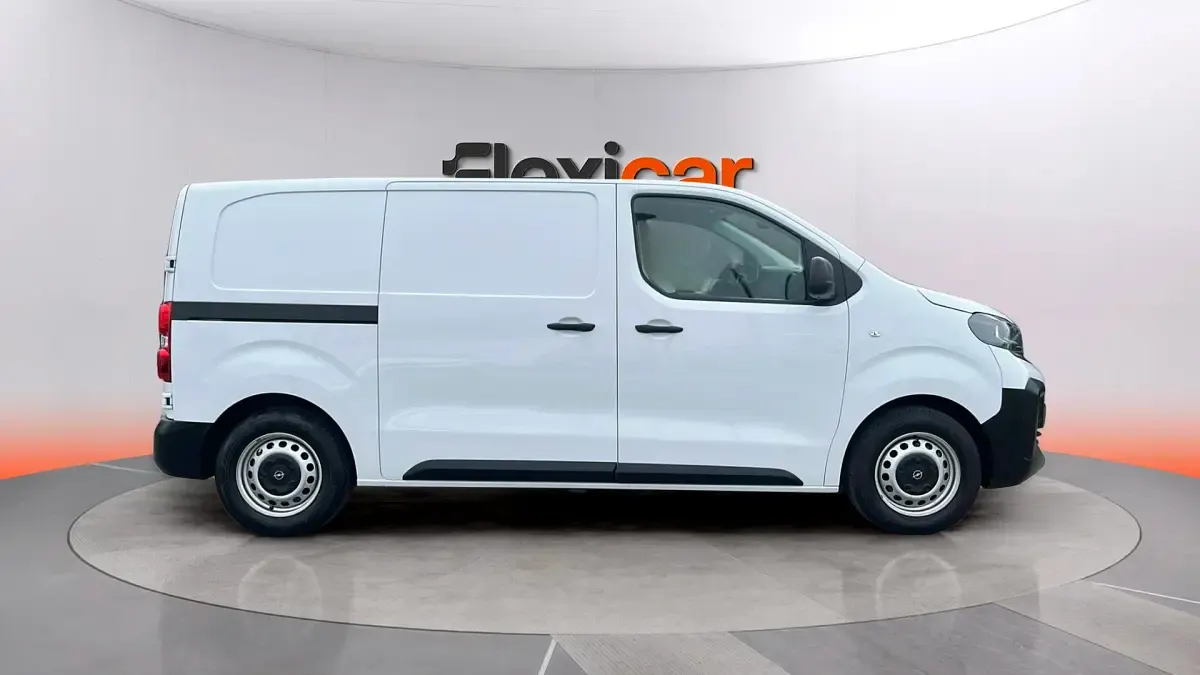 Usado Opel Vivaro 120 CV (88 kW) 2025 Blanco Monovolumen