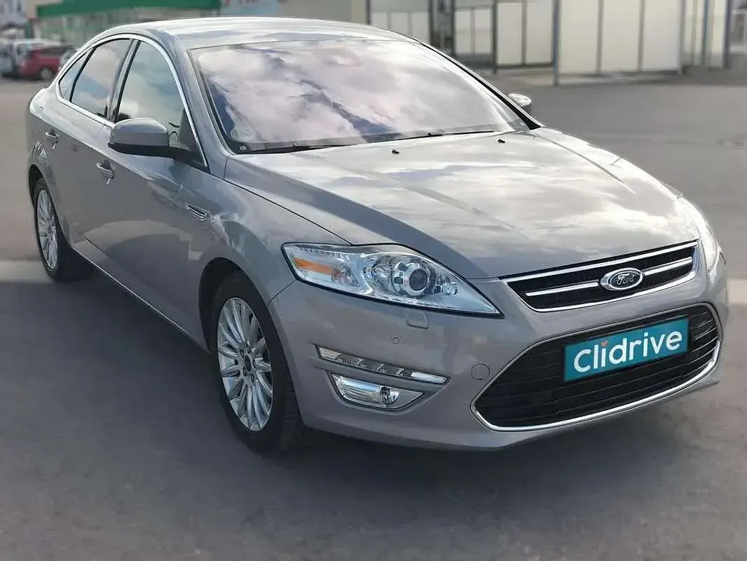 Usado Ford Mondeo Titanium 131 CV (96 kW) 2013 Gris Berlina