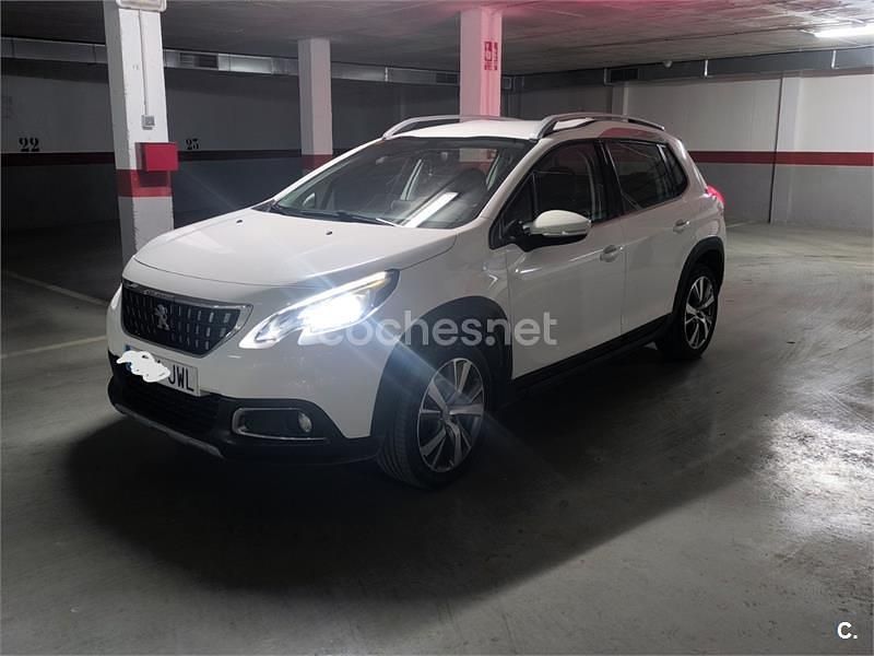 Usado Peugeot 2008 Allure 120 CV (88 kW) 2017 Blanco SUV