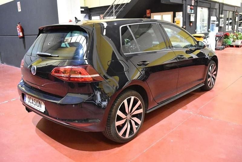 Usado VW Golf VII GTE 204 CV (150 kW) 2016 Negro Utilitario