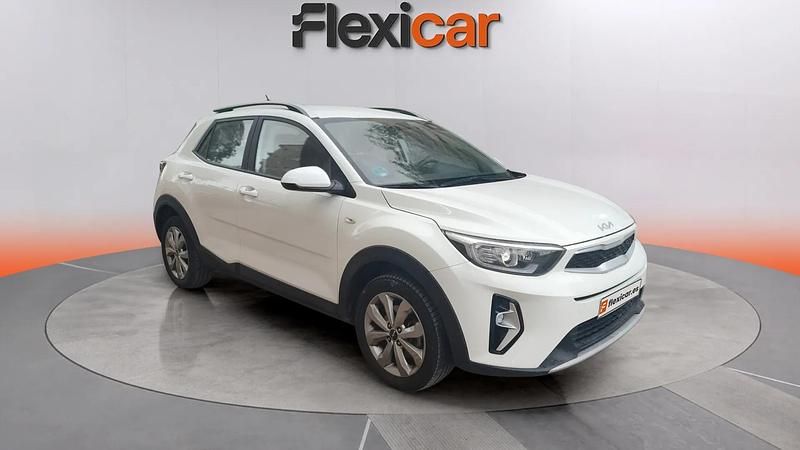Usado Kia Stonic 84 CV (61 kW) 2022 Blanco SUV