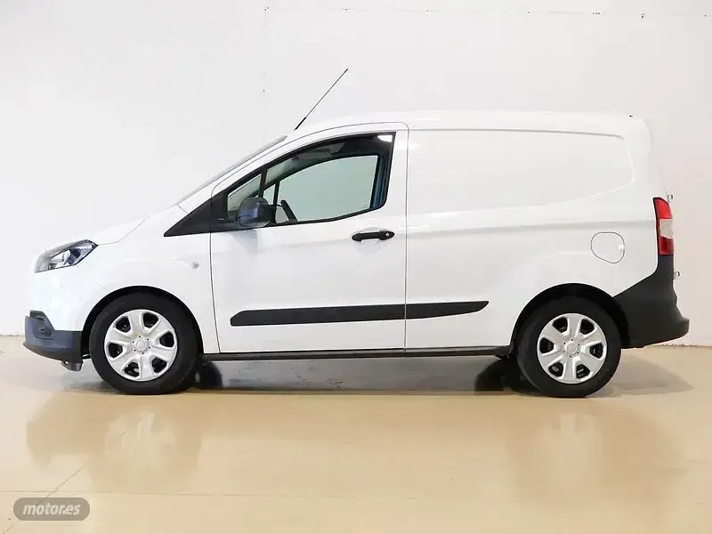 Usado Ford Courier Trend 95 CV (69 kW) 2018 Blanco Monovolumen