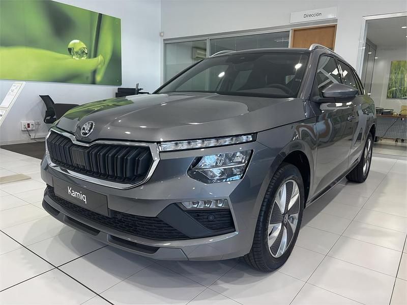 Gris Nuevo 2025 Skoda Kamiq SUV | 24.450 € (Precio justo) - Imagen 1/1