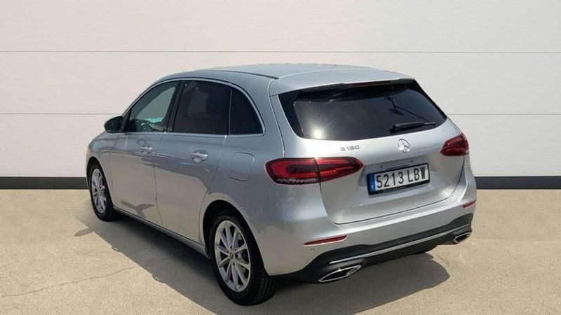 Usado Mercedes B180 137 CV (100 kW) 2019 Plateado Monovolumen